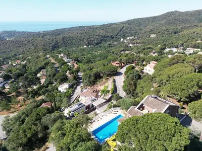 an aerial view of a resort with a swimming pool at Apartamento entre mar y montaña in Arenys de Munt