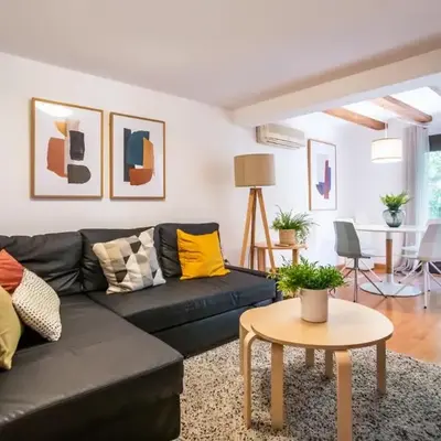 E3val1048 - Newly Decorated Flat closed to the cent