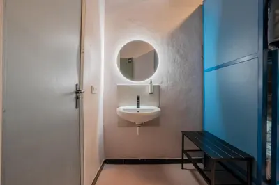 a bathroom with a sink and a mirror at Malacuna Barcelona in Barcelona