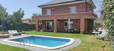 a house with a swimming pool in the yard at Villa Brisas - Preciosa villa con gran intimidad y piscina in Segur de Calafell