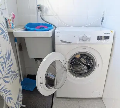 a washing machine in a bathroom with a sink at Precioso Dúplex con terraza a 5 minutos playa y 20 minutos de Barcelona in Premiá de Mar