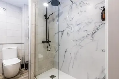 a bathroom with a shower and a toilet at Exclusive Apartments Barcelona 4 personas St Pere in Terrassa