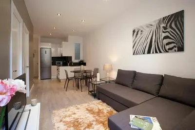 a living room with a couch and a kitchen at Bed&BCN Enamorats in Barcelona