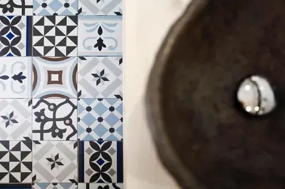 a wall with blue and white tiles and a vase at Apartment Vila Olímpica Barcelona next to beach & garden in Barcelona