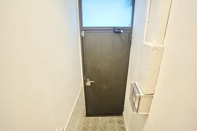 a black door in a hallway with a window at Villa Conde in Hospitalet de Llobregat
