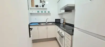 a small kitchen with a sink and a microwave at Hauzify I Apartaments Can Pi in San Pol de Mar
