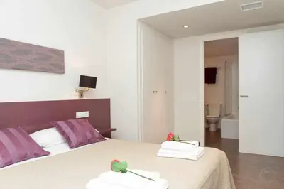 a bedroom with two beds with towels on them at Port VI Apart céntrico ideal familias 22 in Barcelona