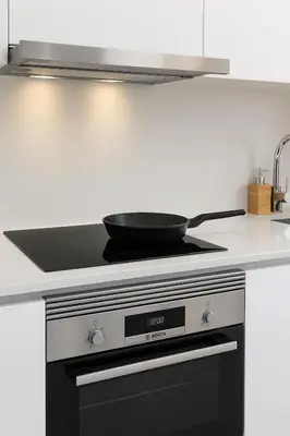 a frying pan on top of a stove in a kitchen at Forum Casa Barcelona in Sant Adria de Besos