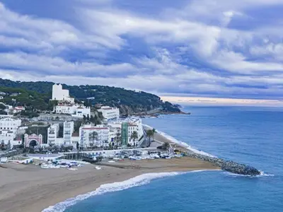 an aerial view of a beach with buildings and the ocean at Historic house 5 minutes walk from the beach in San Pol de Mar