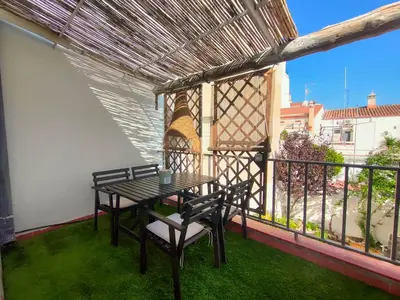 a patio with a table and chairs on a balcony at La Bellamar - Apartamento en primera línea mar- in Premiá de Mar