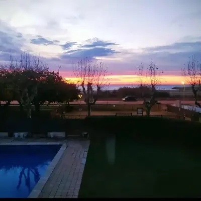 Primera línea de mar y piscina a 20 minutos de Barcelona