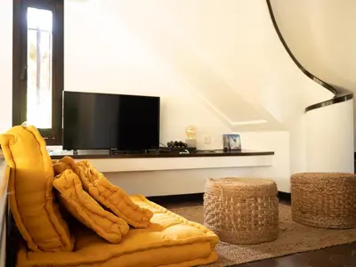 a kitchen with a sink and a microwave at Les Alzines - Chalet con gran piscina cerca de Barcelona in Orrius