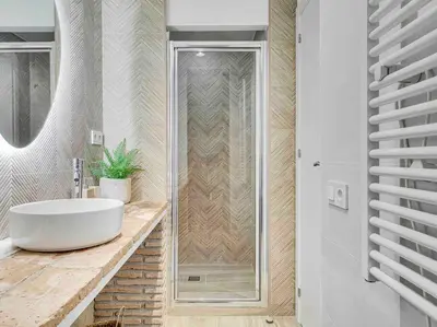 a bathroom with a sink and a shower at Casa Mandarina: 4 Bedrooms - 2 Terraces - Parking in Hospitalet de Llobregat