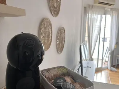 a black blender sitting on top of a kitchen counter at Preciosas vistas al mar en Castelldefels in Castelldefels