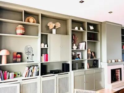 a large book shelf filled with books in a room at Villa Nova Vida Barcelona in Teià