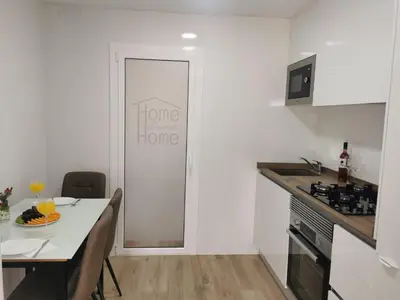 a kitchen with a home home home sign on the door at Ático in Terrassa