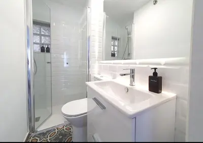 a white bathroom with a sink and a toilet at Acojedor piso cerca del metro in Cornellà de Llobregat