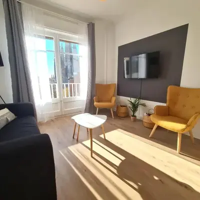 G74 AVENIDA GAUDI nice 4 bedrooms apartment with balcony with views of the Basilica Sagrada Familia