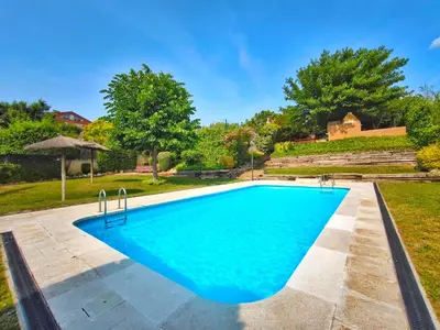 a swimming pool in the yard of a house at Duplex con piscina en Rubí in Rubí