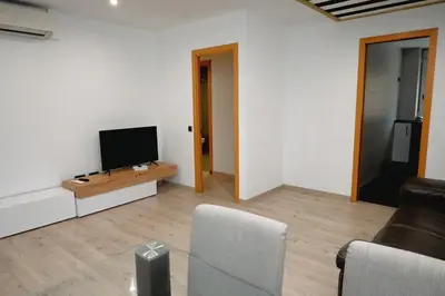 a living room with a television and a couch at Homenfun Barcelona Guinardó Hospital Sant Pau in Barcelona