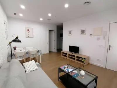 a living room with a couch and a table at Apartamento PB 30min Sagrada Familia, 10 min playa in Badalona