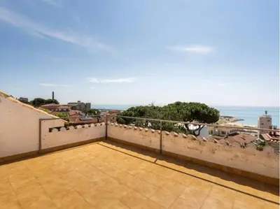a balcony with a view of the ocean at MAGNÍFICA RESIDENCIA in Masnou