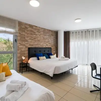 Fira Suites - Habitaciones privadas en Apartamento compartido