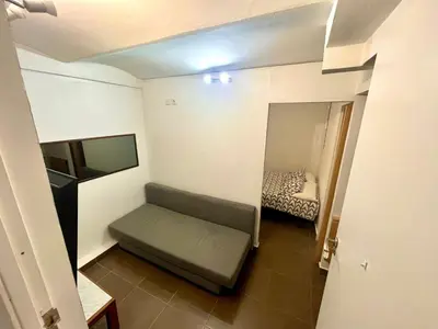 a small room with a bed and a mirror at B3 planta baja al lado del metro in Barcelona