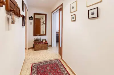 a hallway with a door and a rug on the floor at Niu d'Oreneta in Canet de Mar