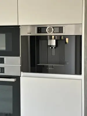 a kitchen with a microwave and a stove at Shome in Vilanova i la Geltrú