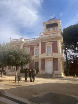 a group of people standing in front of a building at Loft estilo industrial en Esplugues - 15 min de Barcelona in Esplugues de Llobregat