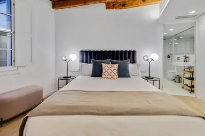 a bedroom with a large bed and two lamps at CATERINA Correos in Barcelona