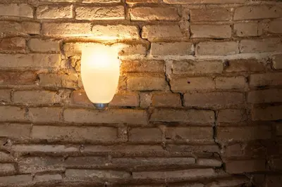 a light bulb on a brick wall at Apartamento La Boqueria 3 in Barcelona