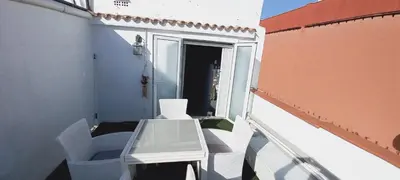 a balcony with a table and chairs on a building at Casa dess in Hospitalet de Llobregat