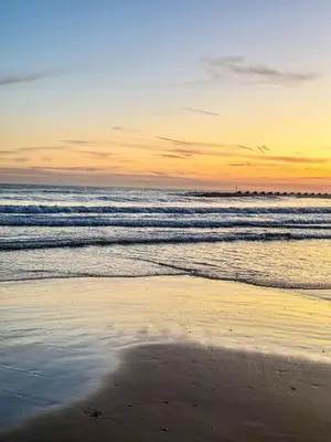 a view of the beach at sunset at Playa, piscina, parking GENIAL in Cubelles