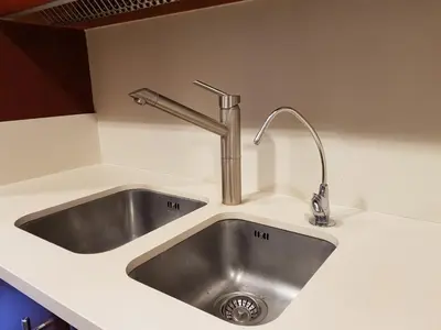 a kitchen sink with a faucet on a counter at Pis de bon disseny i sostenible. in Manresa