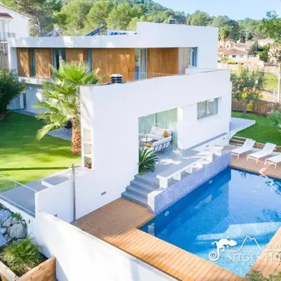 Stunning Villa Angeles with Private Pool and AC close to Sitges