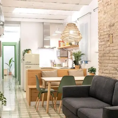 Charming renovated Apt minutes from the center