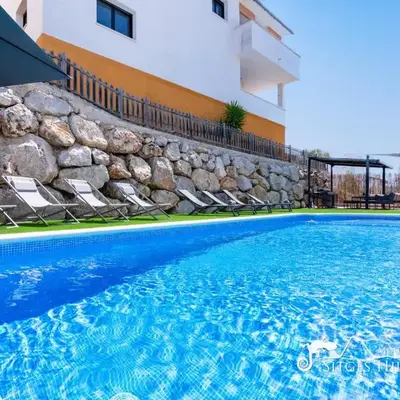 Villa Serranita - Stylish Holiday Home with Views and Air Conditioning 15 mins to Sitges
