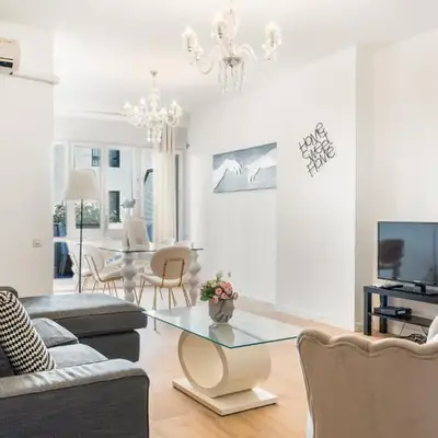 Big Central Barcelona Flat - 4BR for 7