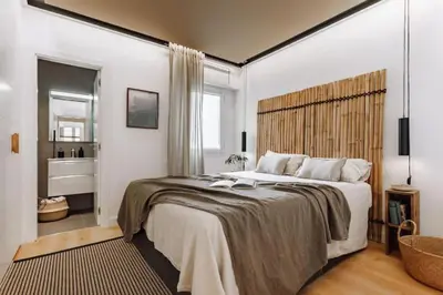 a hallway with a door with a bag on it at Lega - 2 bedroom in Passeig de Gracia in Barcelona