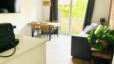 a kitchen and dining room with a table and chairs at CENTRO CON TERRAZA NGRO BY PRESTIGI in Terrassa