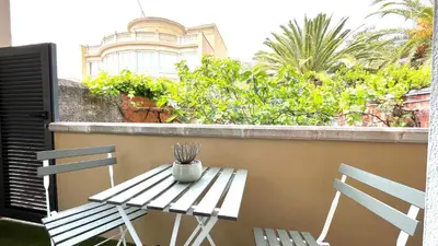 a white table and two chairs on a balcony at CENTRO CON TERRAZA NGRO BY PRESTIGI in Terrassa
