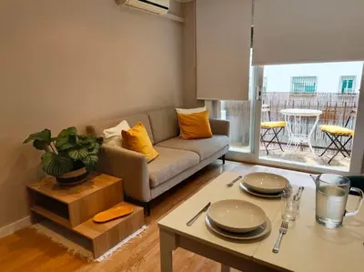 a living room with a couch and a table at Apartamento a 5' de la playa in Premiá de Mar