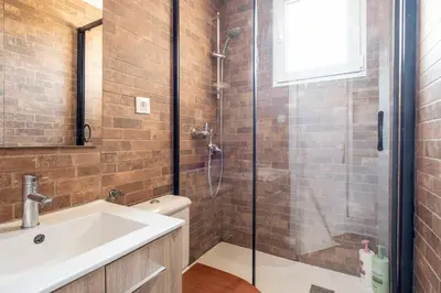 a bathroom with a shower and a sink and a toilet at Atico con Terraza en Fira Barcelona - Negocios y Turismo en Sants - Montjuic in Barcelona