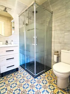 a bathroom with a shower and a toilet at La Llar de la Kim, ideal familias in Arenys de Mar