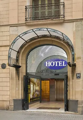 an entrance to a hotel in a building at Hotel Continental Barcelona in Barcelona