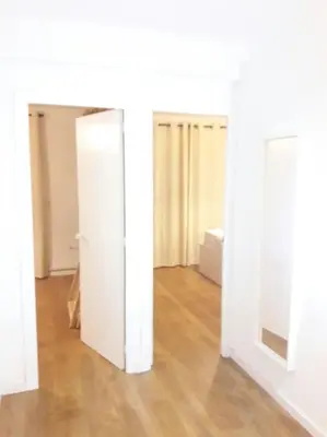 an empty room with white walls and wooden floors at HABITACIÓN DOBLE, near train, bus that goes to Barcelona in Manresa