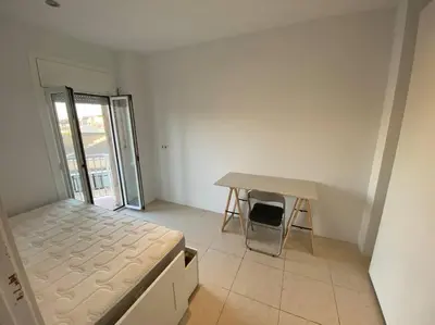 a bedroom with a bed and a desk in it at Habitacion en piso de 3 habitaciones, Manresa Near train Barcelona 2 in Manresa