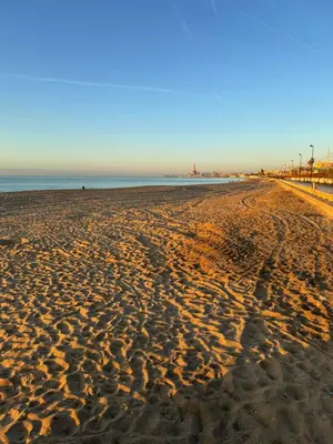 a sandy beach with footprints in the sand at Apartamento de una habitación con terraza grande cerca de Barcelona in Badalona